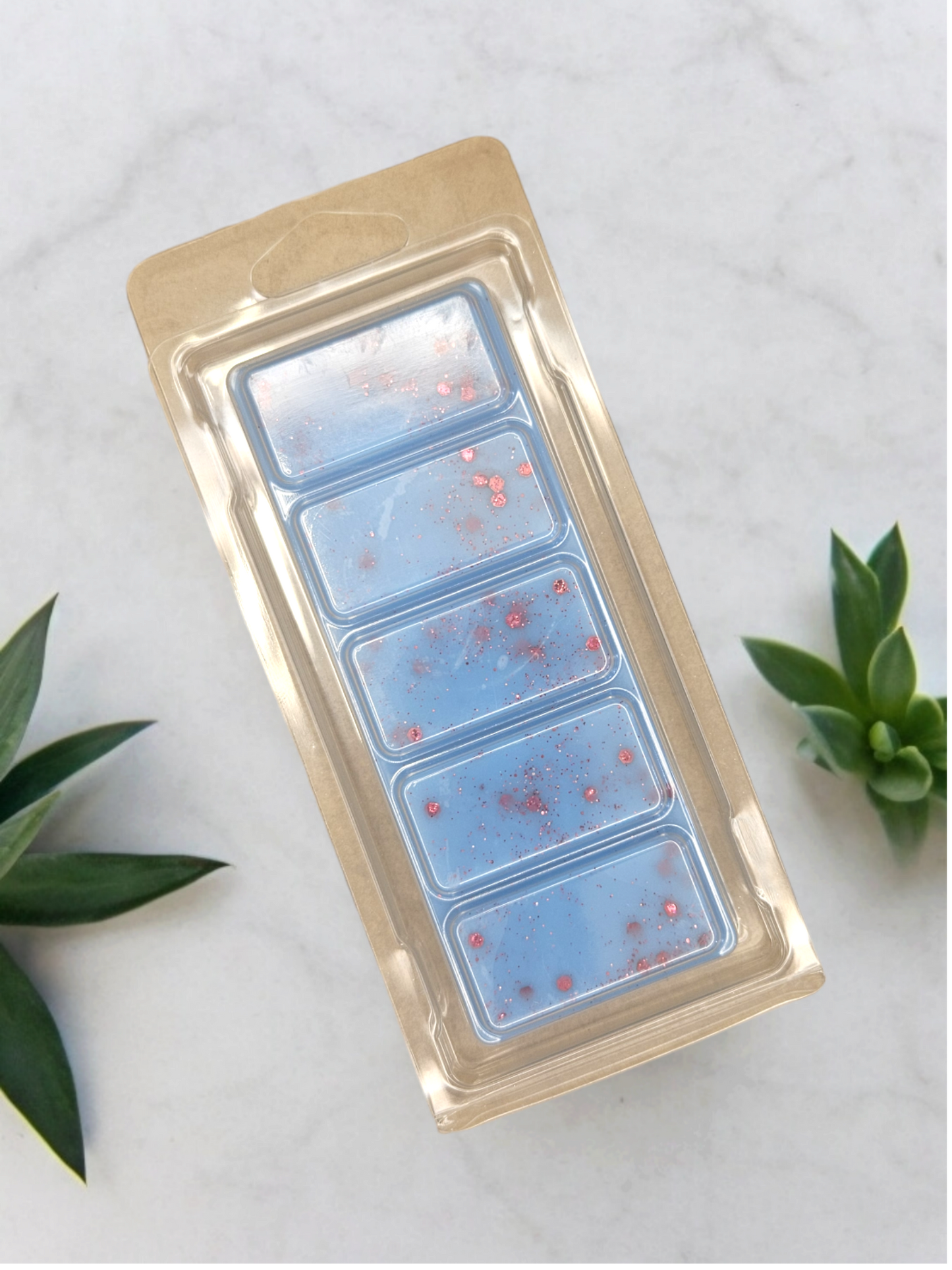 Our Spring Awakening wax melt snap bar is simular in scent to the laundry beads. Enjoy this amazing fragrance around your home for only £2.49