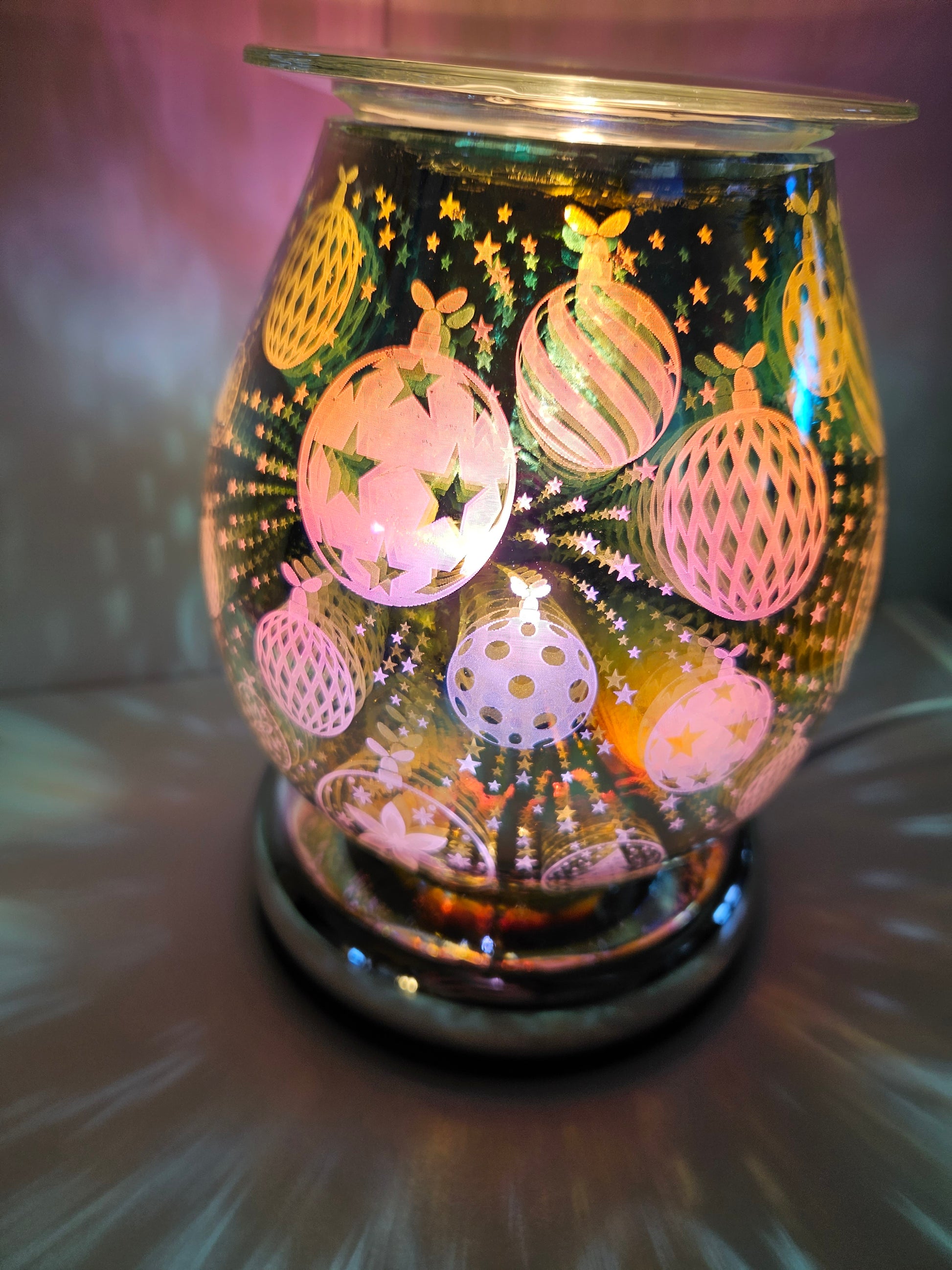 The pictured bauble lamp has a 3d effect of the baubles when lit