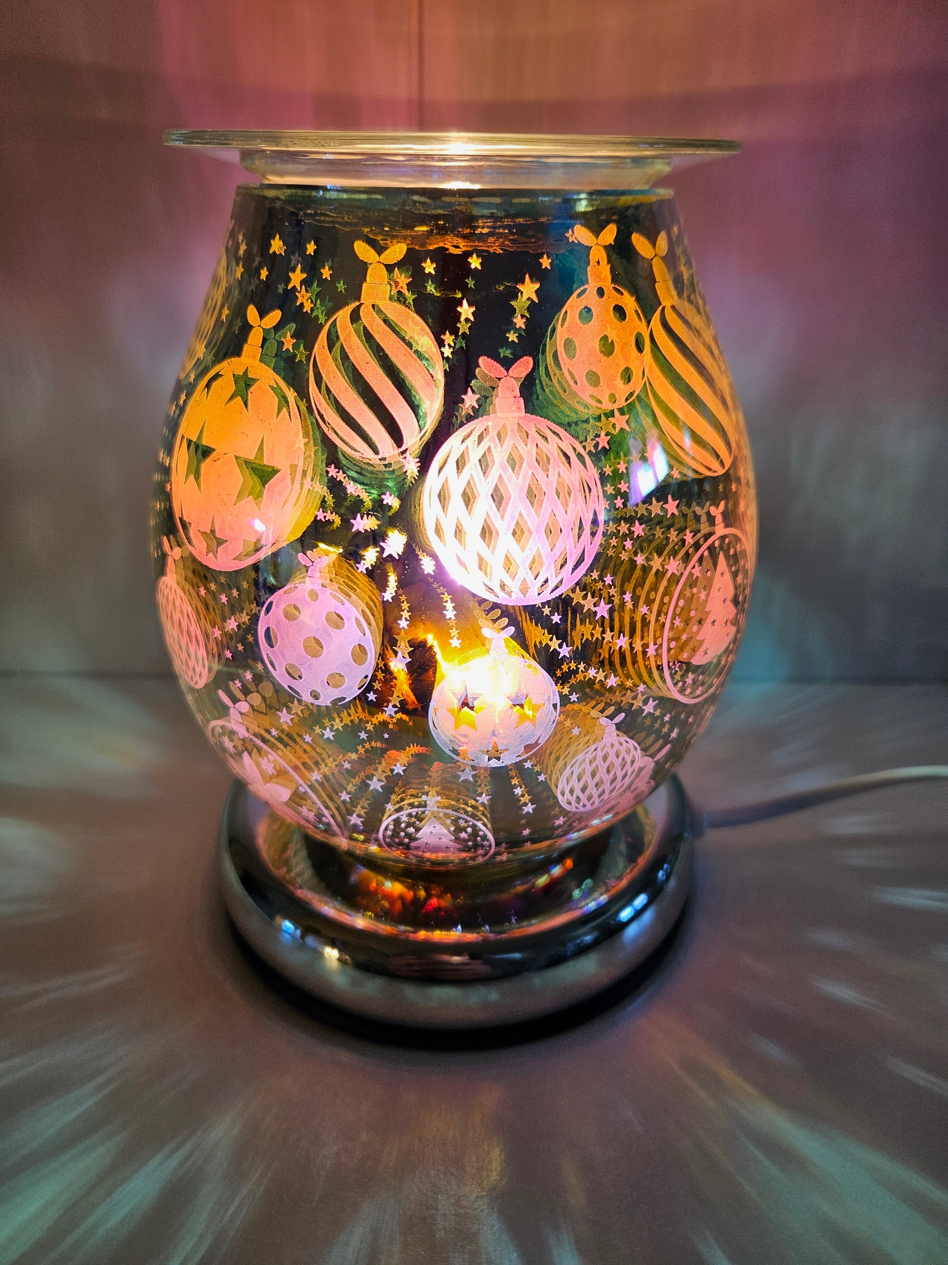 Set the theme for christmas with this stunning bauble lamp with built in oil or wax burner