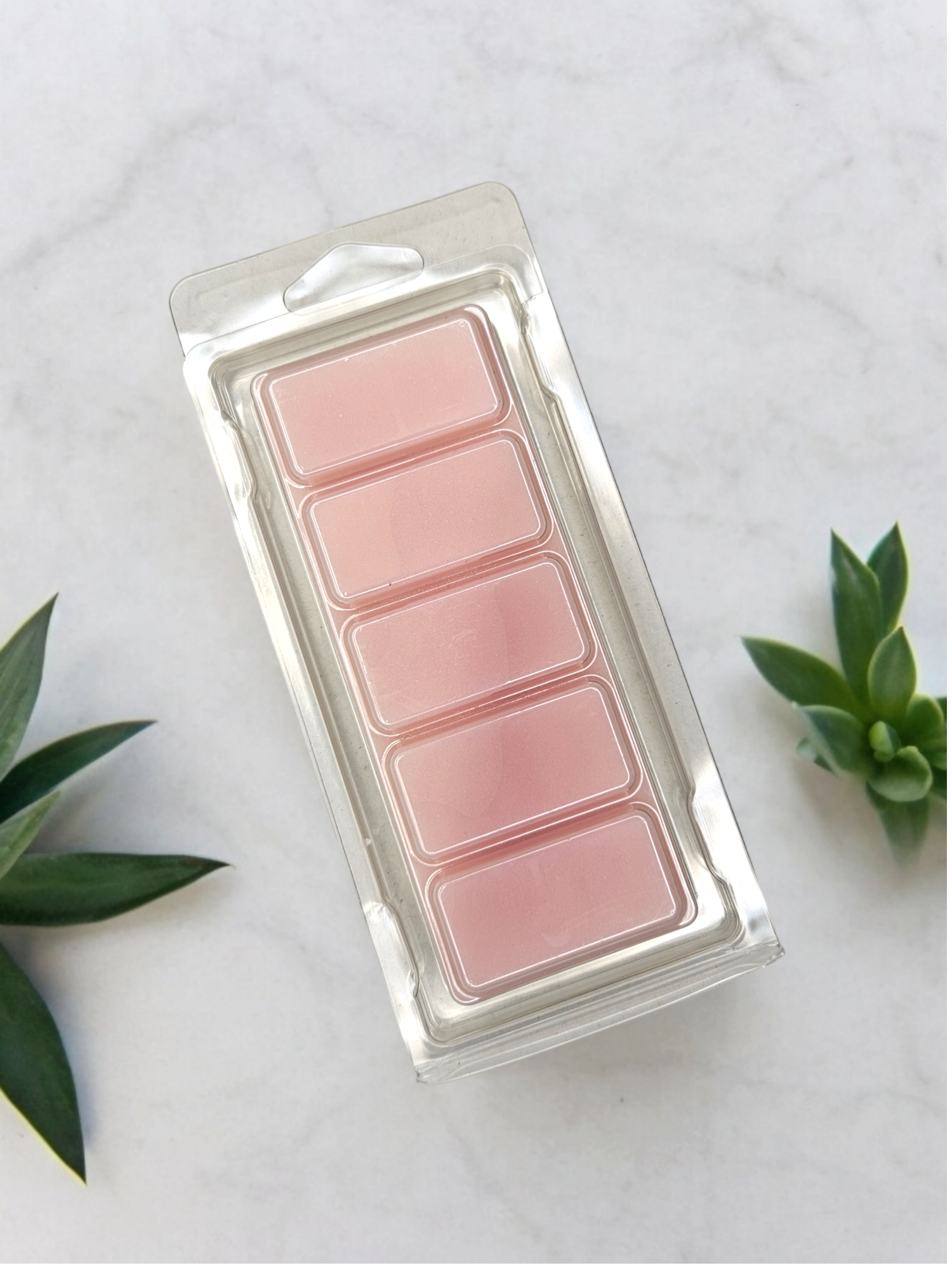 Our Classic wax melt snap bar is an elegant perfumed aroma