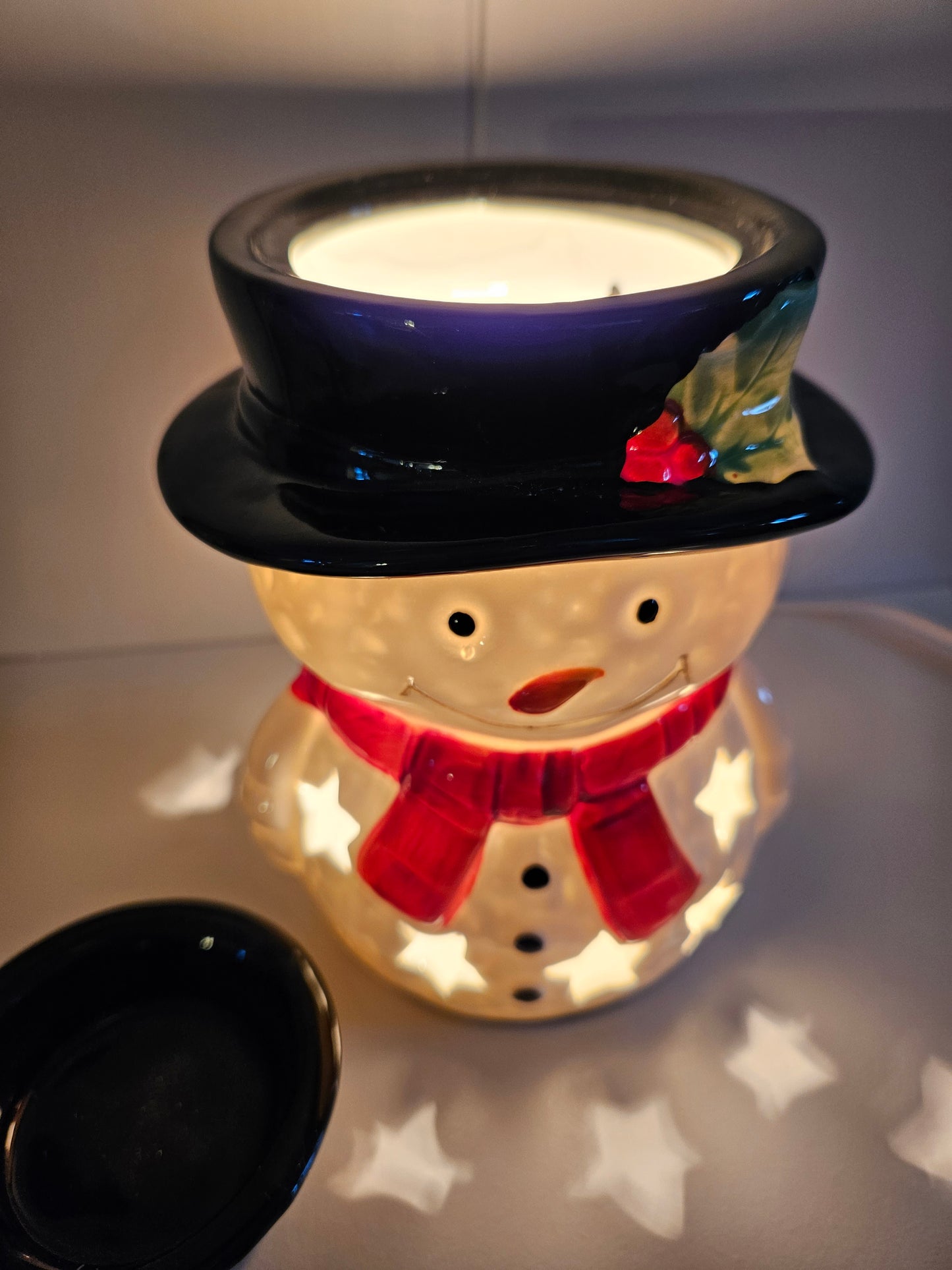 Lit up Snowman electric wax or oil warmer with hat lid removed