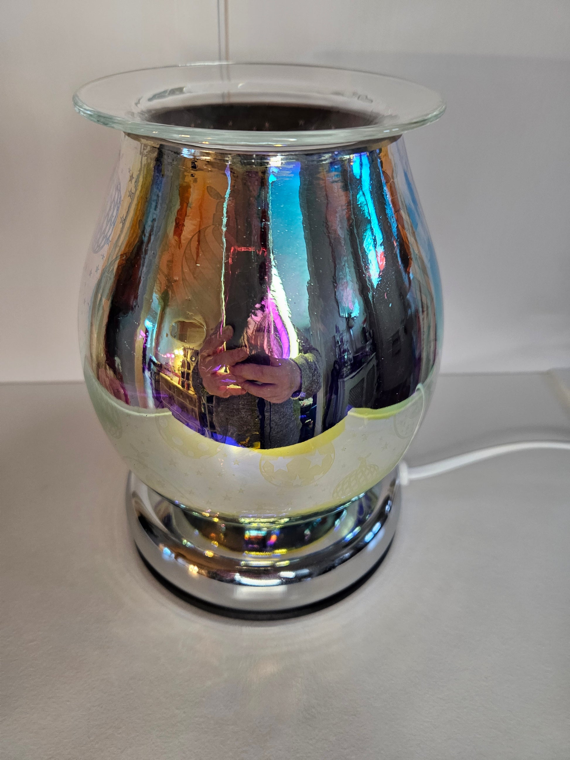 This wax or oil warmer has a silver tone when unlit